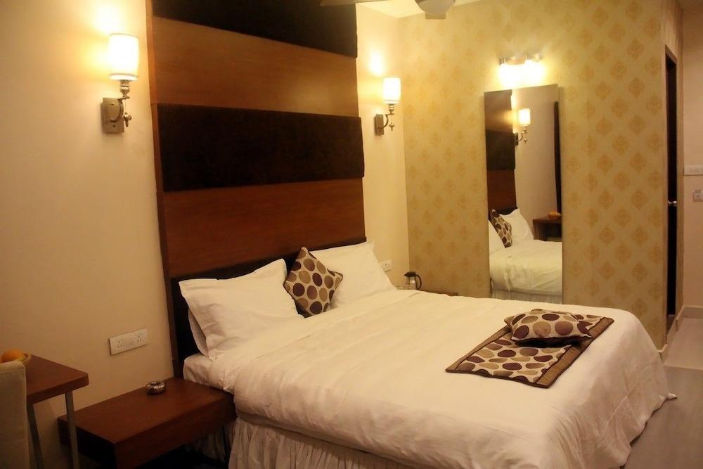 Buhari Royale Boutique Hotel Chennai Exterior photo