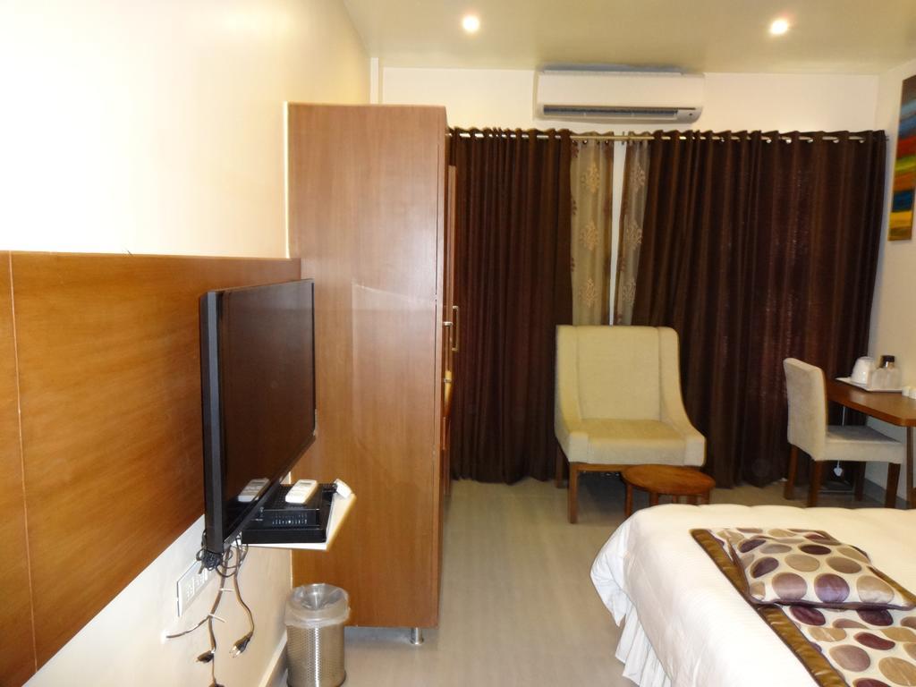 Buhari Royale Boutique Hotel Chennai Exterior photo
